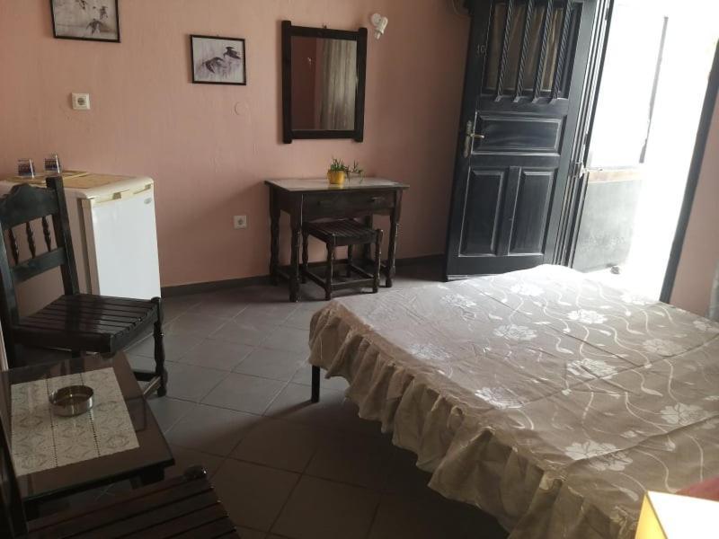 Kamári Hotel Koralli מראה חיצוני תמונה